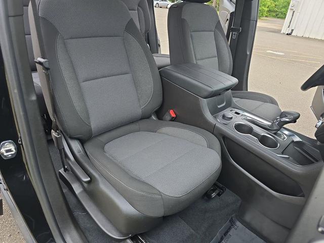 Photo of 2022 Mosaic Black Metallic Chevrolet Traverse