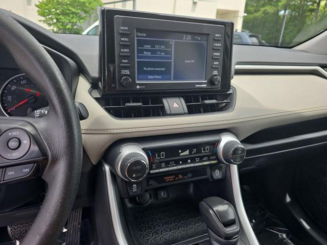 Photo of 2021 Super White Toyota RAV4