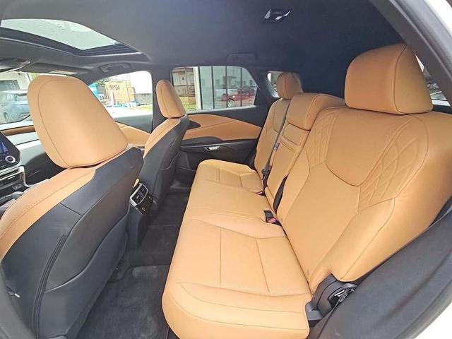 Photo of 2024 Eminent White Pearl Lexus RX 350