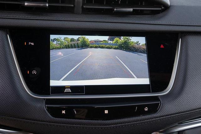 Photo of 2021 Crystal White Tricoat Cadillac XT5