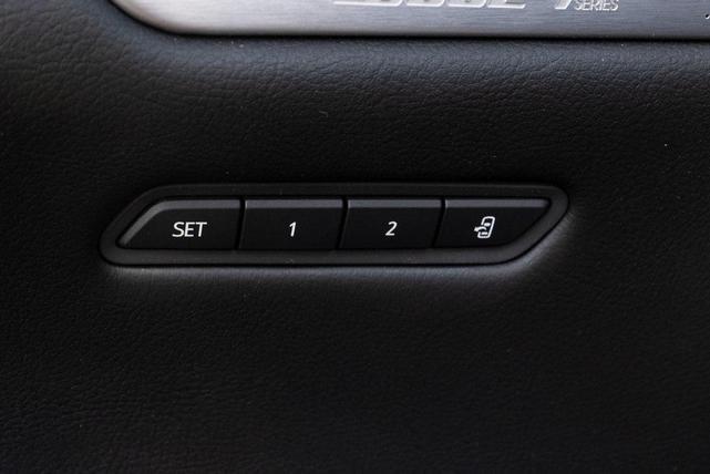 Photo of 2021 Crystal White Tricoat Cadillac XT5