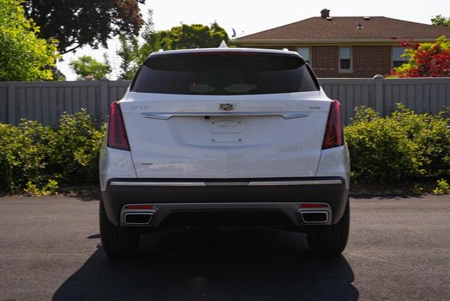 Photo of 2021 Crystal White Tricoat Cadillac XT5