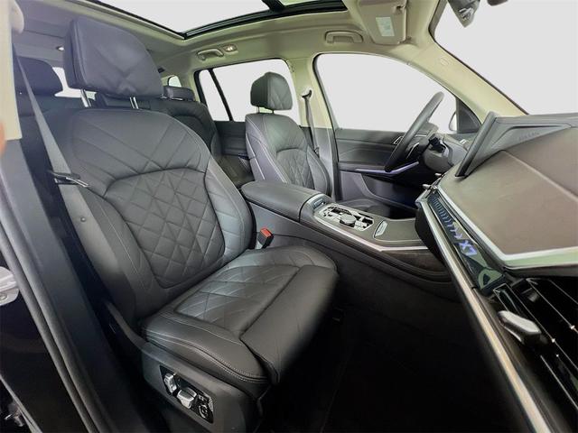 Photo of 2025 Black Sapphire BMW X7