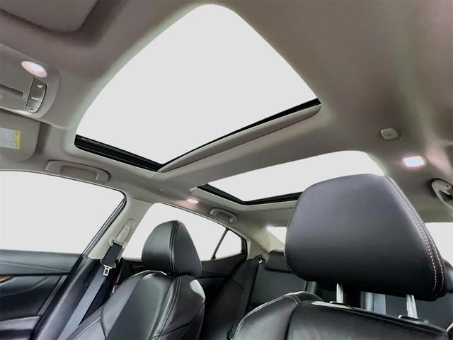 Photo of 2018 Brilliant Silver Nissan Maxima