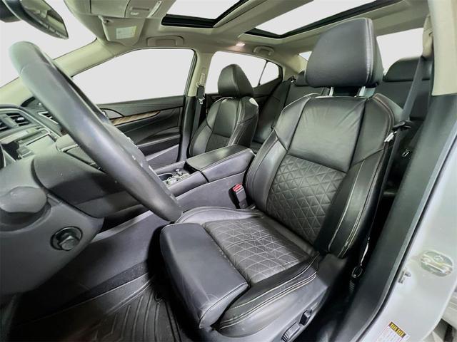 Photo of 2018 Brilliant Silver Nissan Maxima