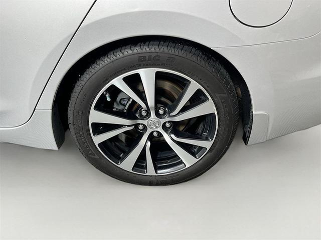 Photo of 2018 Brilliant Silver Nissan Maxima