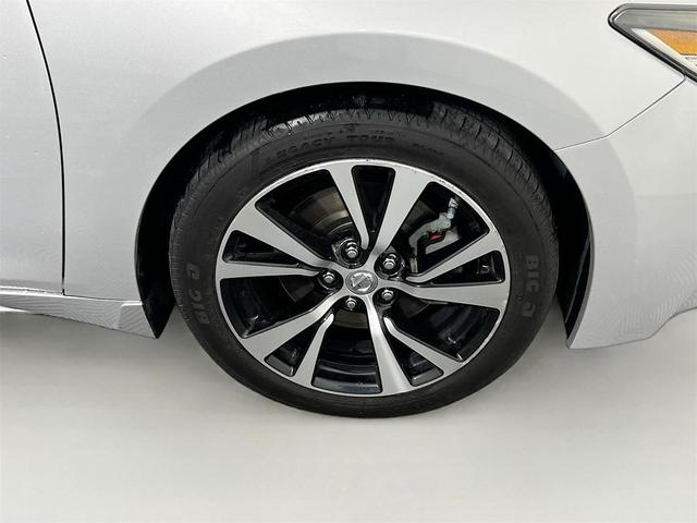 Photo of 2018 Brilliant Silver Nissan Maxima