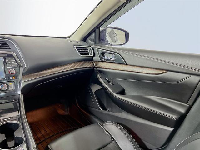 Photo of 2018 Brilliant Silver Nissan Maxima