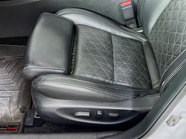Photo of 2018 Brilliant Silver Nissan Maxima