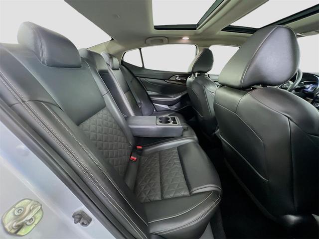 Photo of 2018 Brilliant Silver Nissan Maxima