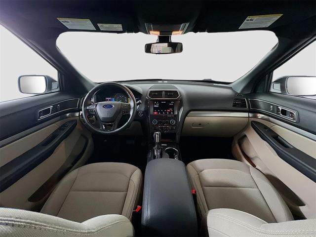 Photo of 2018 Ingot Silver Ford Explorer