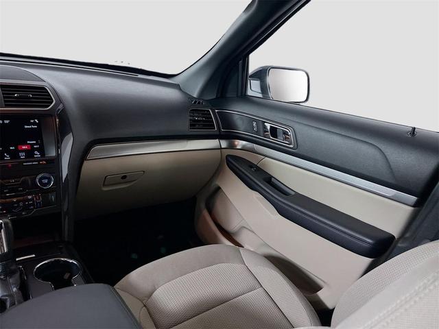 Photo of 2018 Ingot Silver Ford Explorer