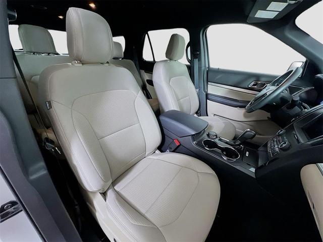 Photo of 2018 Ingot Silver Ford Explorer