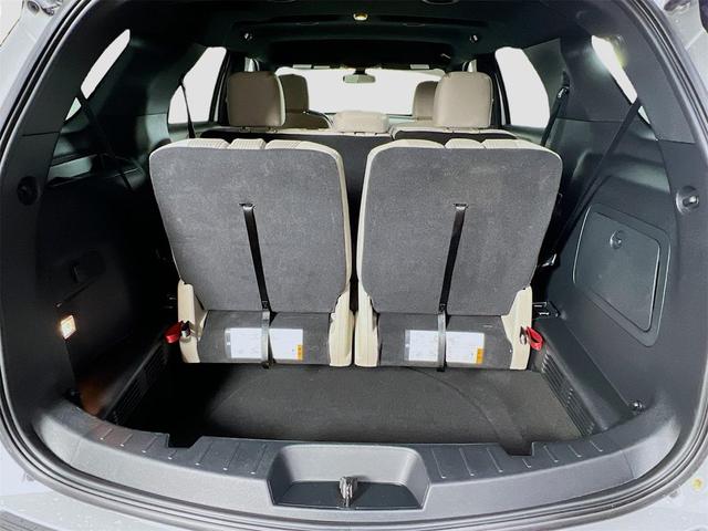 Photo of 2018 Ingot Silver Ford Explorer