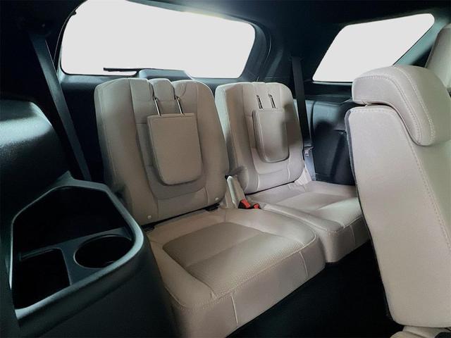 Photo of 2018 Ingot Silver Ford Explorer