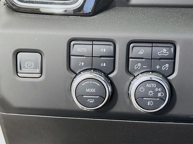 Photo of 2022 White Frost Tricoat GMC Sierra 1500