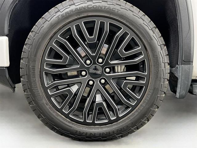 Photo of 2022 White Frost Tricoat GMC Sierra 1500