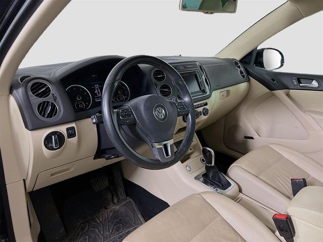 Photo of 2017 Deep Black Pearl Volkswagen Tiguan