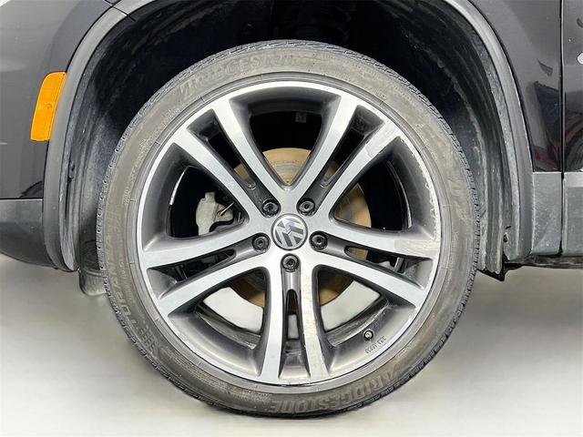 Photo of 2017 Deep Black Pearl Volkswagen Tiguan