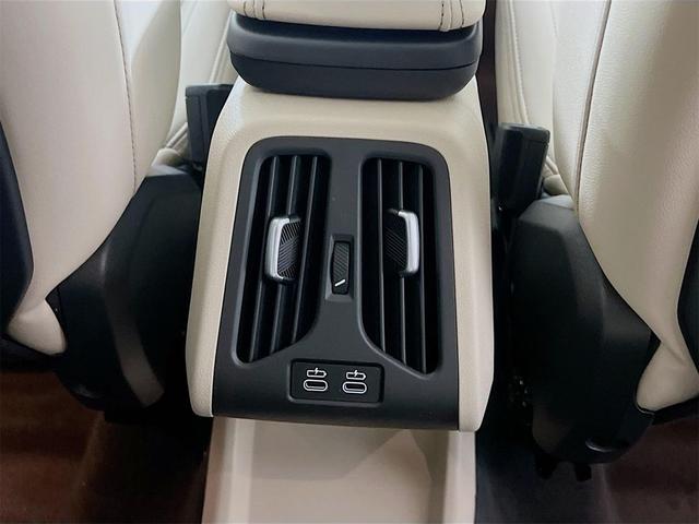 Photo of 2025 Black Sapphire Metallic BMW X1