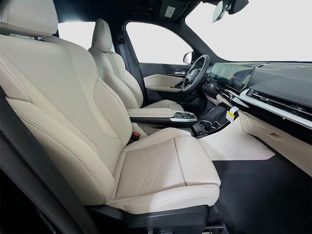 Photo of 2025 Black Sapphire Metallic BMW X1