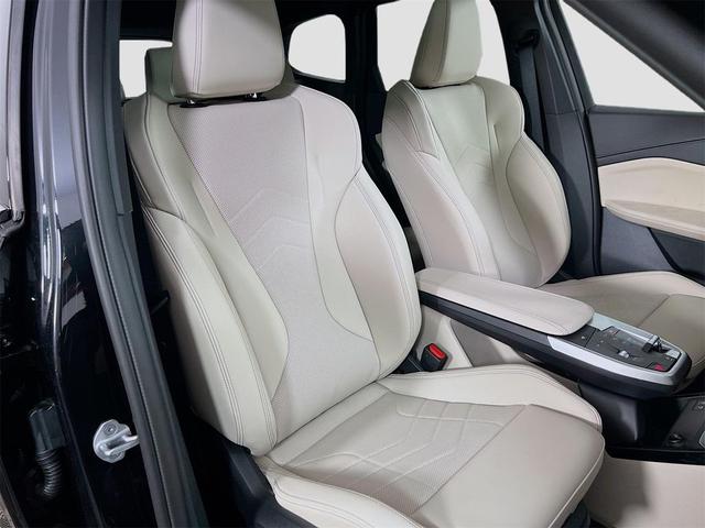 Photo of 2025 Black Sapphire Metallic BMW X1