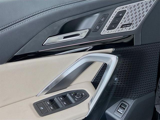 Photo of 2025 Black Sapphire Metallic BMW X1