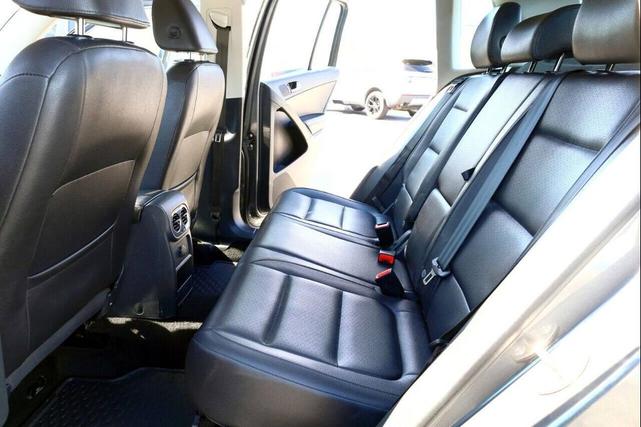 Photo of 2016 Gray Volkswagen Tiguan