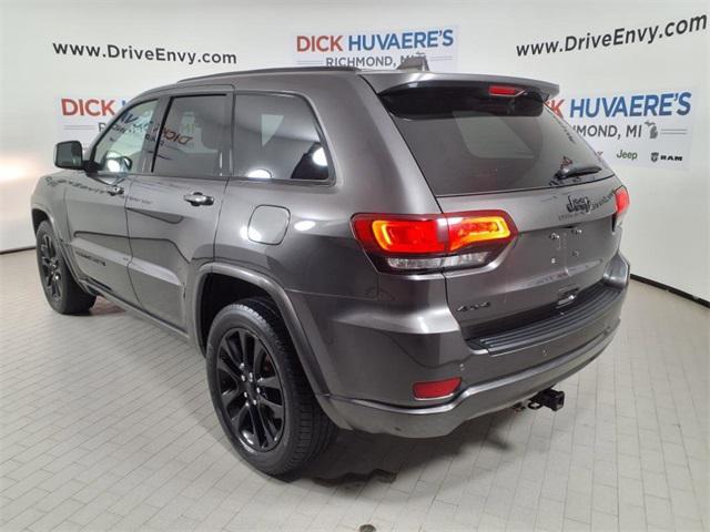 Photo of 2019 Granite Crystal Metallic Clearcoat Jeep Grand Cherokee