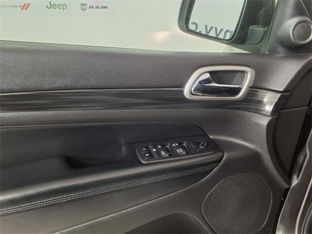 Photo of 2019 Granite Crystal Metallic Clearcoat Jeep Grand Cherokee