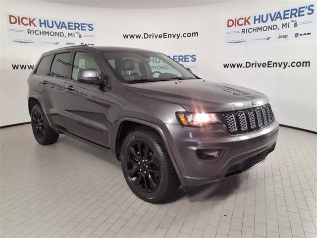 Photo of 2019 Granite Crystal Metallic Clearcoat Jeep Grand Cherokee
