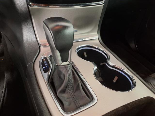 Photo of 2019 Granite Crystal Metallic Clearcoat Jeep Grand Cherokee