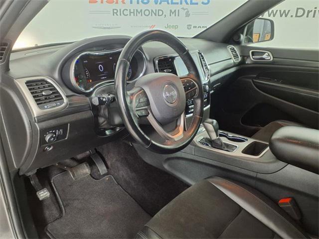 Photo of 2019 Granite Crystal Metallic Clearcoat Jeep Grand Cherokee