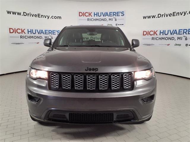 Photo of 2019 Granite Crystal Metallic Clearcoat Jeep Grand Cherokee