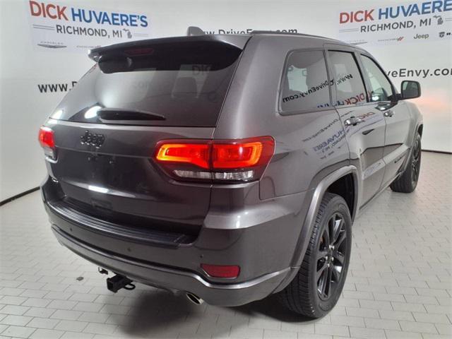 Photo of 2019 Granite Crystal Metallic Clearcoat Jeep Grand Cherokee