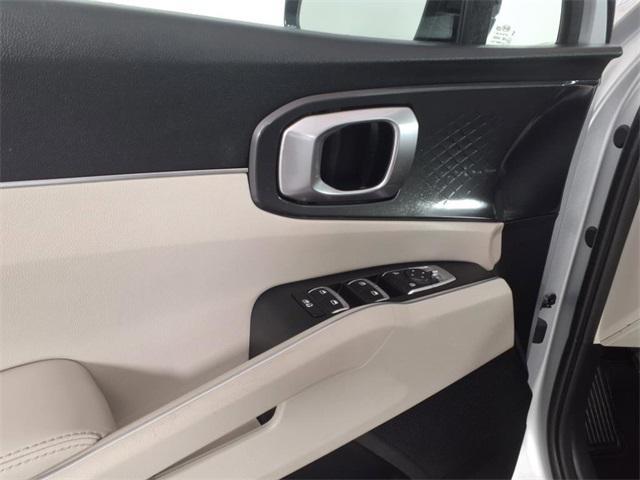 Photo of 2021 Sparkling Silver Kia Sorento