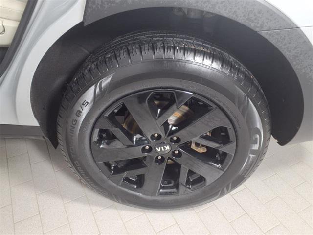 Photo of 2021 Sparkling Silver Kia Sorento