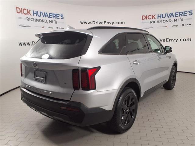 Photo of 2021 Sparkling Silver Kia Sorento
