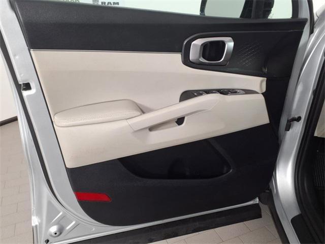 Photo of 2021 Sparkling Silver Kia Sorento