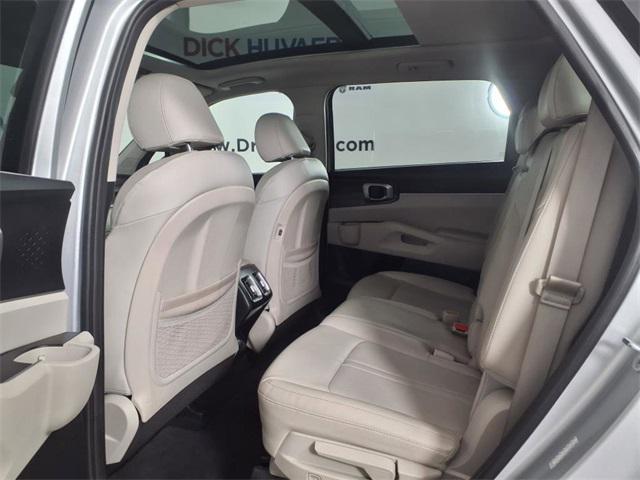 Photo of 2021 Sparkling Silver Kia Sorento