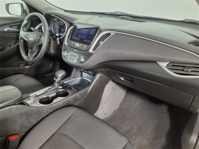 Photo of 2022 Silver Ice Metallic Chevrolet Malibu