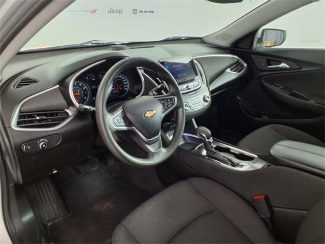 Photo of 2022 Silver Ice Metallic Chevrolet Malibu