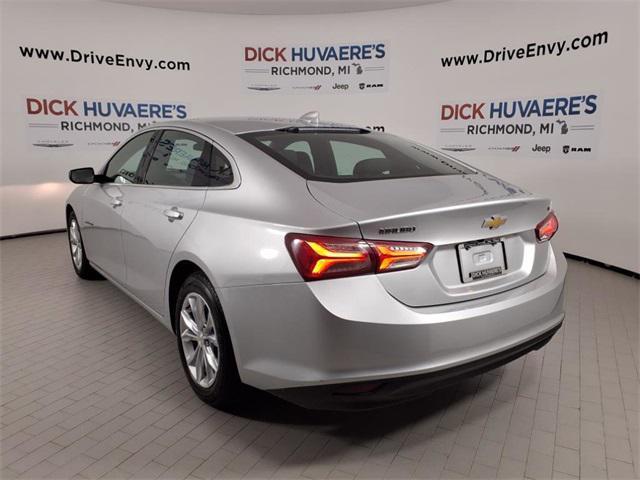 Photo of 2022 Silver Ice Metallic Chevrolet Malibu