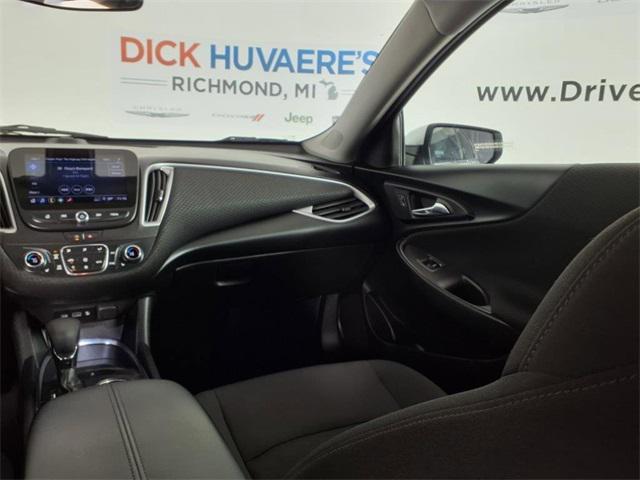 Photo of 2022 Silver Ice Metallic Chevrolet Malibu
