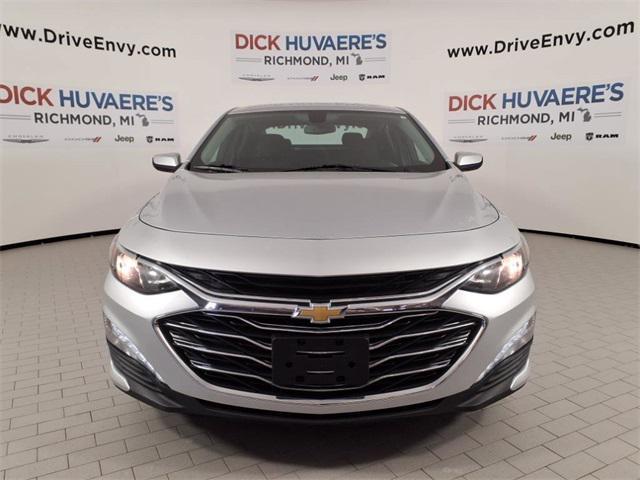 Photo of 2022 Silver Ice Metallic Chevrolet Malibu
