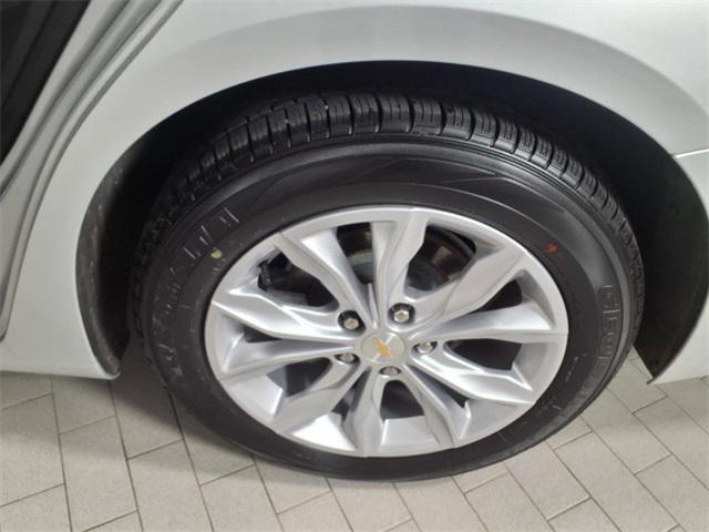 Photo of 2022 Silver Ice Metallic Chevrolet Malibu