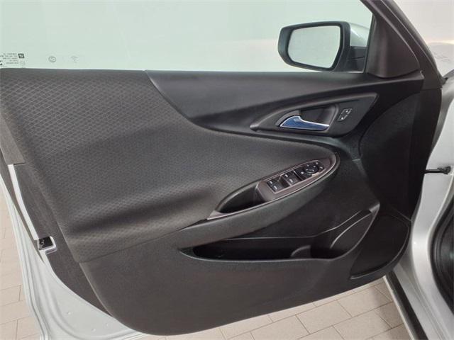 Photo of 2022 Silver Ice Metallic Chevrolet Malibu