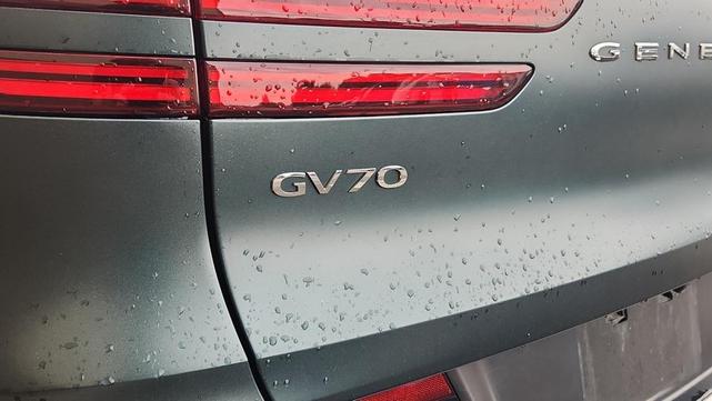 Photo of 2023 Brunswick Green Genesis GV70