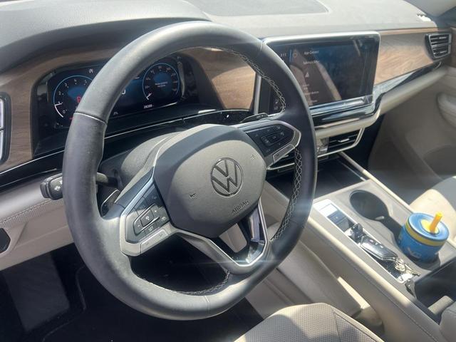 Photo of 2024 Pure White Volkswagen Atlas