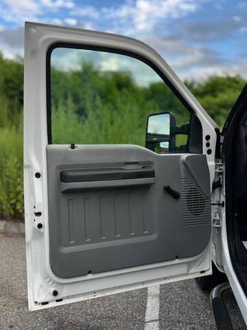 Photo of 2014 Oxford White Ford F-250